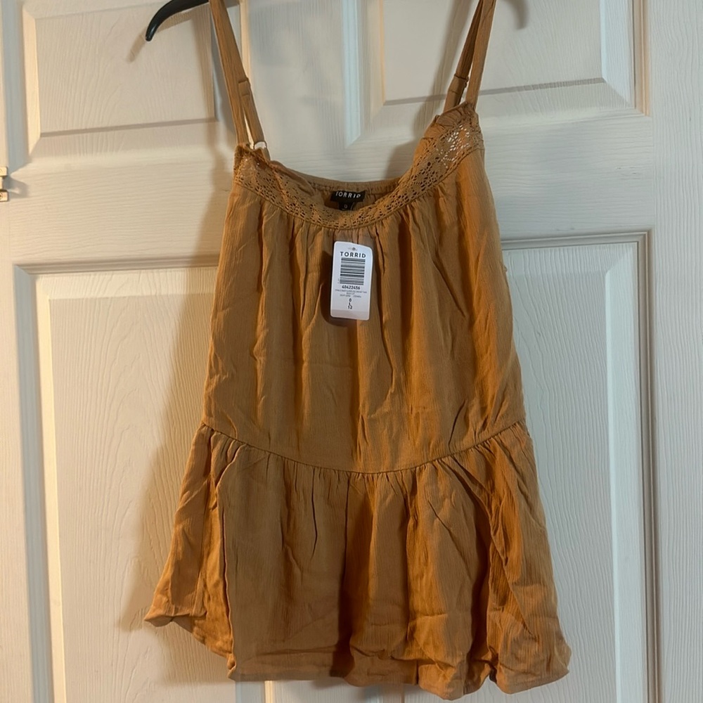 TORRID GAUZE SLEEVELESS CROCHET TANK: BISCUIT: NEW WITH TAGS: SIZE 0 (L)